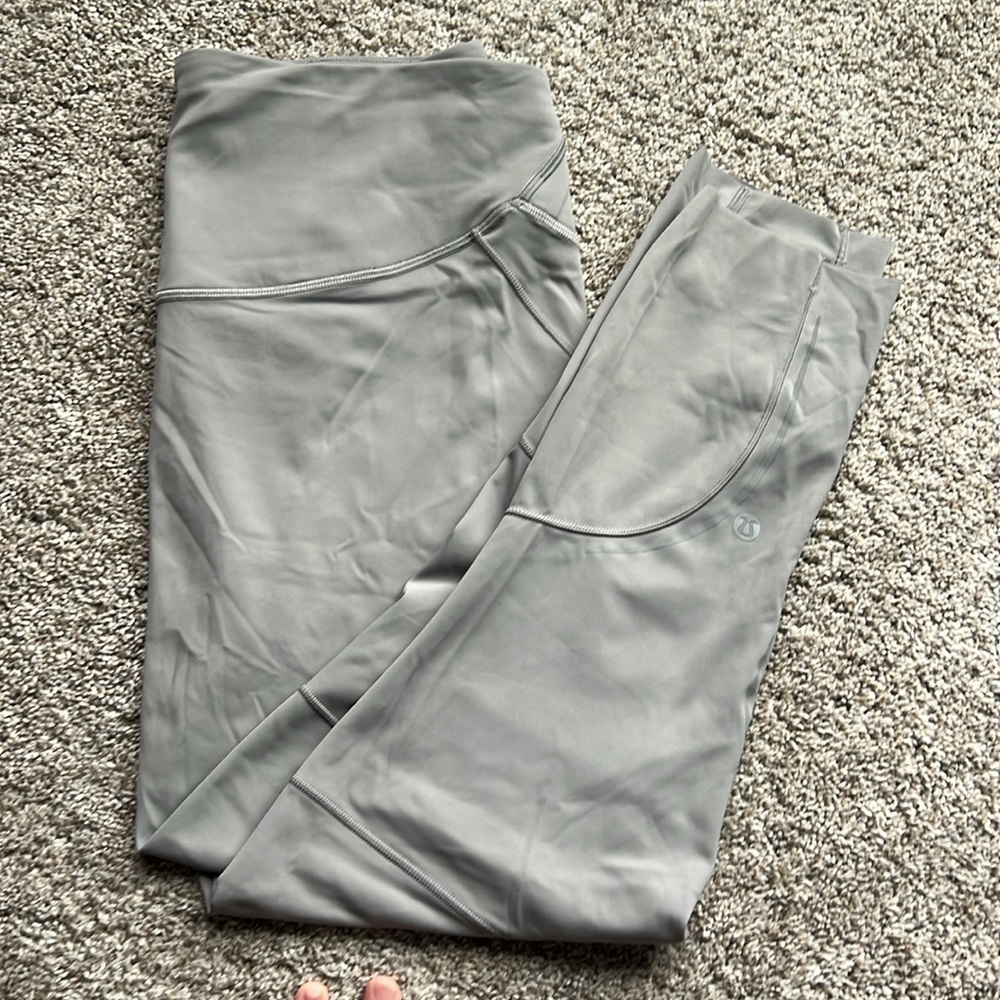 Lululemon size 8 silver/light gray tights. NWOT